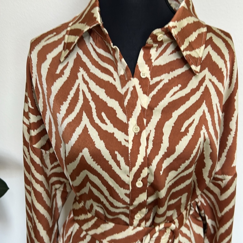 Brand new with tags button down dress with belt. Can be used also as a top - Picture 13 of 13